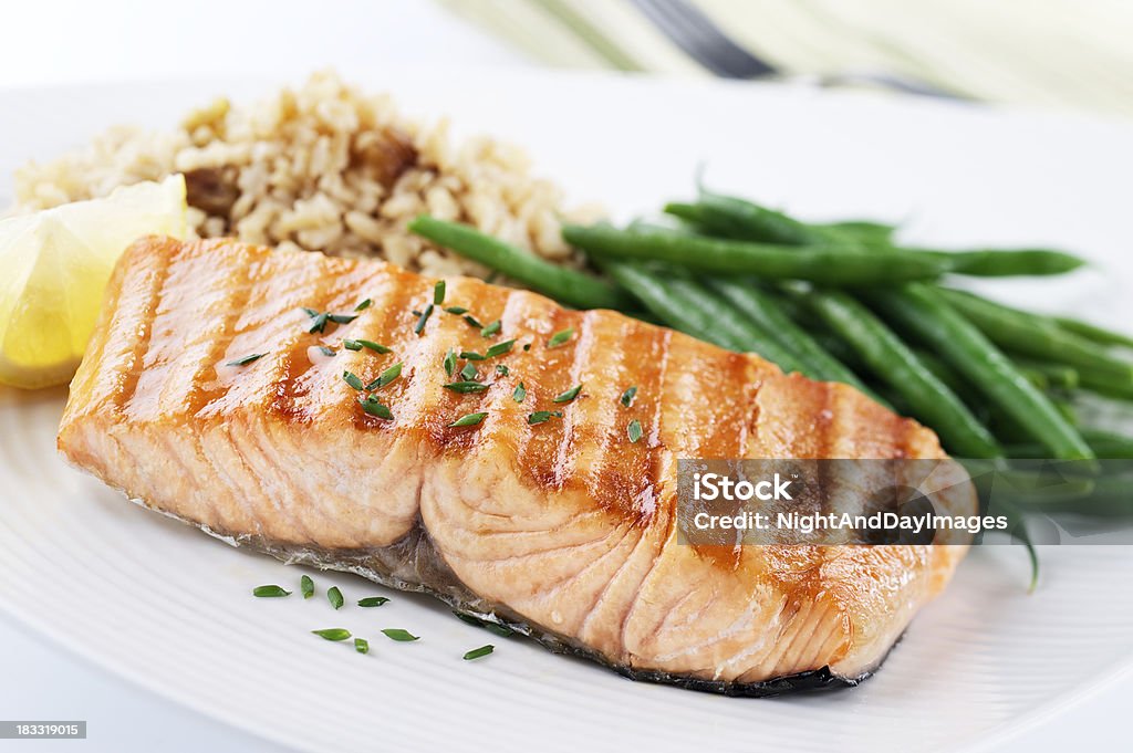 Gesundes Abendessen mit Lachs - Lizenzfrei Aktenmappe Stock-Foto