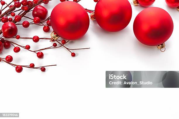 Boże Narodzenie Czerwony Dekoracja - zdjęcia stockowe i więcej obrazów Białe tło - Białe tło, Bombka, Boże Narodzenie
