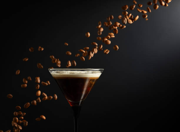 espresso martini drink with falling coffee beans on a black background. - action alcohol alcoholism bar imagens e fotografias de stock