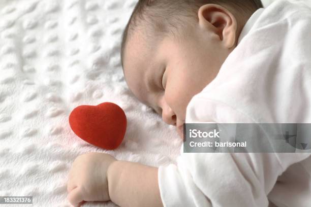 Recién Nacido Salud Foto de stock y más banco de imágenes de Familia - Familia, Símbolo en forma de corazón, 0-11 meses