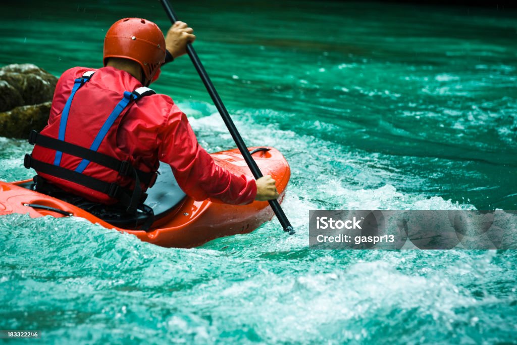 Whitewater cayaking - Foto de stock de Kayak - Piragüismo y canotaje libre de derechos