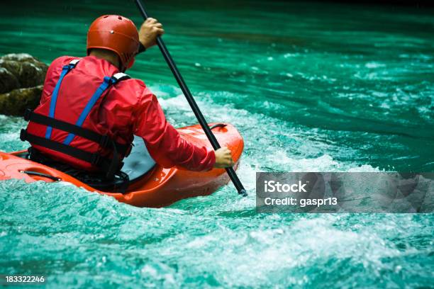 Whitewater Cayaking - Fotografie stock e altre immagini di Kayaking - Kayaking, Rapida - Fiume, Kayak