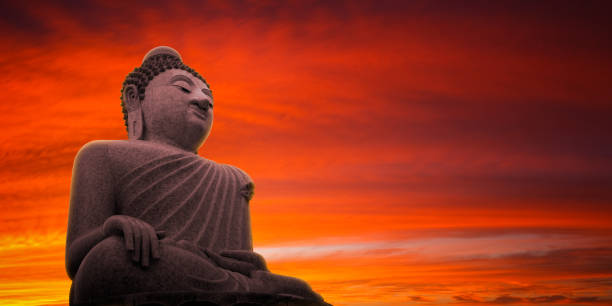 big buddha bei sonnenuntergang - thailand asia famous place stone stock-fotos und bilder