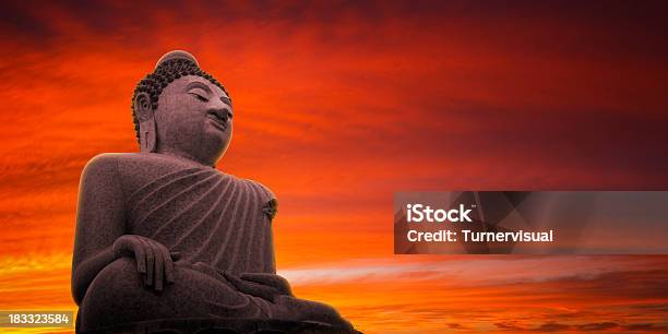 Большой Будда На Закате — стоковые фотографии и другие картинки Гигантский Будда - Гигантский Будда, Провинция Пхукет, Будда