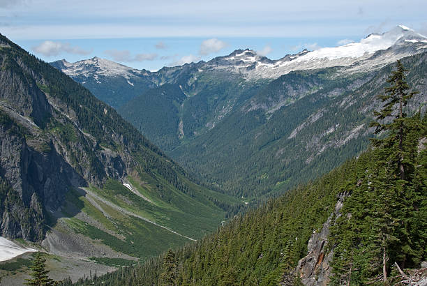 Cascade River Valley The North Cascades is a vast wilderness of conifer-clad mountains, glaciers and lakes. It is one of the more remote wilderness areas in the Continental United States. This view of the Cascade River Valley was photographed from the Cascade Pass Trail in North Cascades National Park near Marblemount, Washington State, USA. jeff goulden north cascades national park stock pictures, royalty-free photos & images