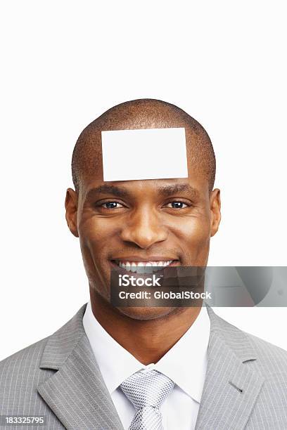 Afroamericano Homem Com Cartão Na Cabeça - Fotografias de stock e mais imagens de Administrador - Administrador, Adulto, Adulto maduro
