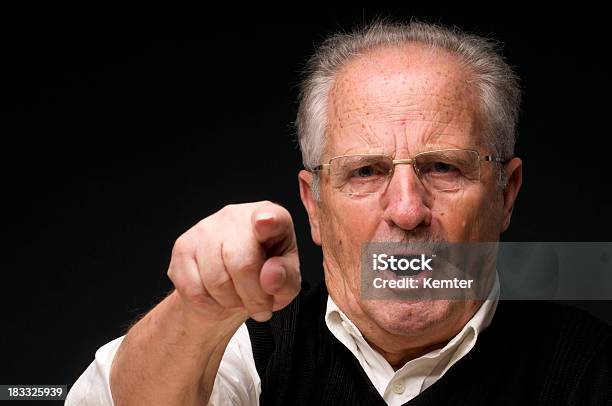 Angry Senior Foto de stock y más banco de imágenes de 70-79 años - 70-79 años, Adulto, Adulto maduro