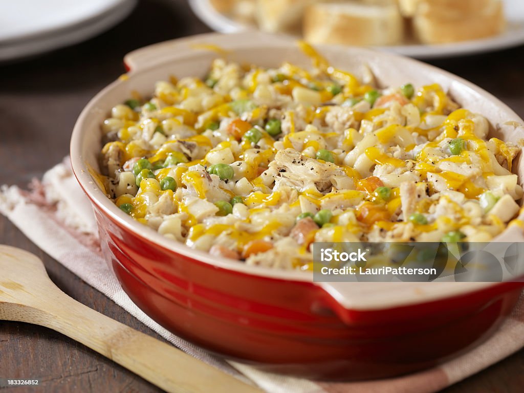 Crémeux au thon et Macaroni Ragoût en cocotte - Photo de Casserole libre de droits