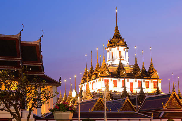 Wat Ratchasittaram 560+ Wat Ratchanatdaram fotos de stock, imagens e fotos royalty-free ...
