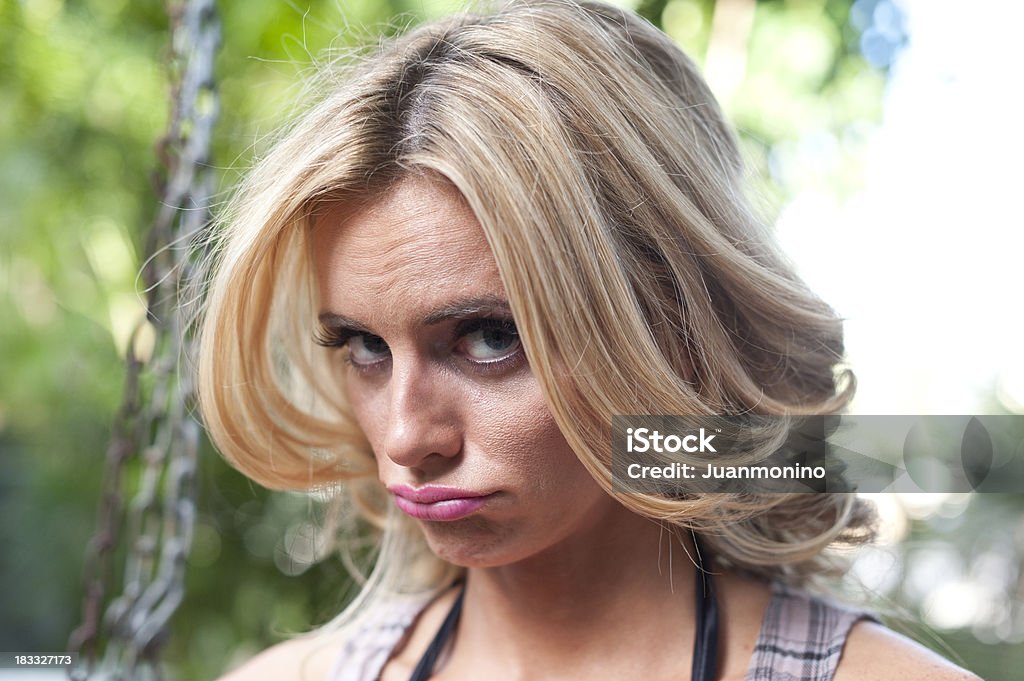 Femme blonde pouting - Photo de Faire la moue libre de droits