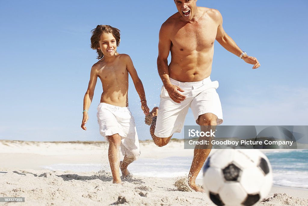 Disfruta de fútbol - Foto de stock de 20 a 29 años libre de derechos