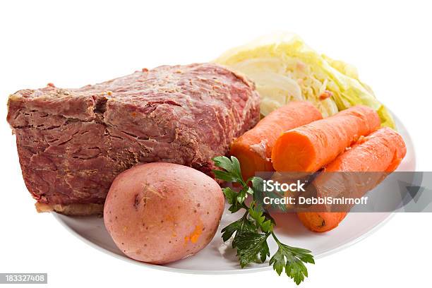 Nach Corned Beef Abendessen Isoliert Stockfoto und mehr Bilder von Cornedbeef - Cornedbeef, Gemüsekohl, Chinesischer Senfkohl