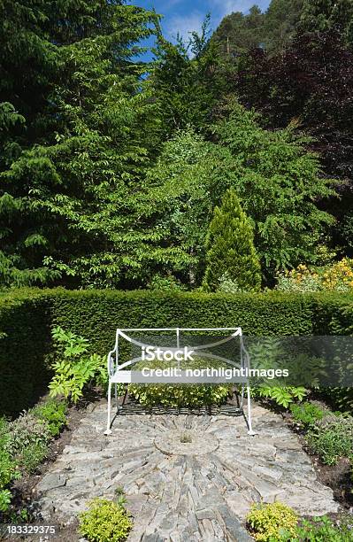 Gartenbank Stockfoto und mehr Bilder von Baum - Baum, Blatt - Pflanzenbestandteile, Blau