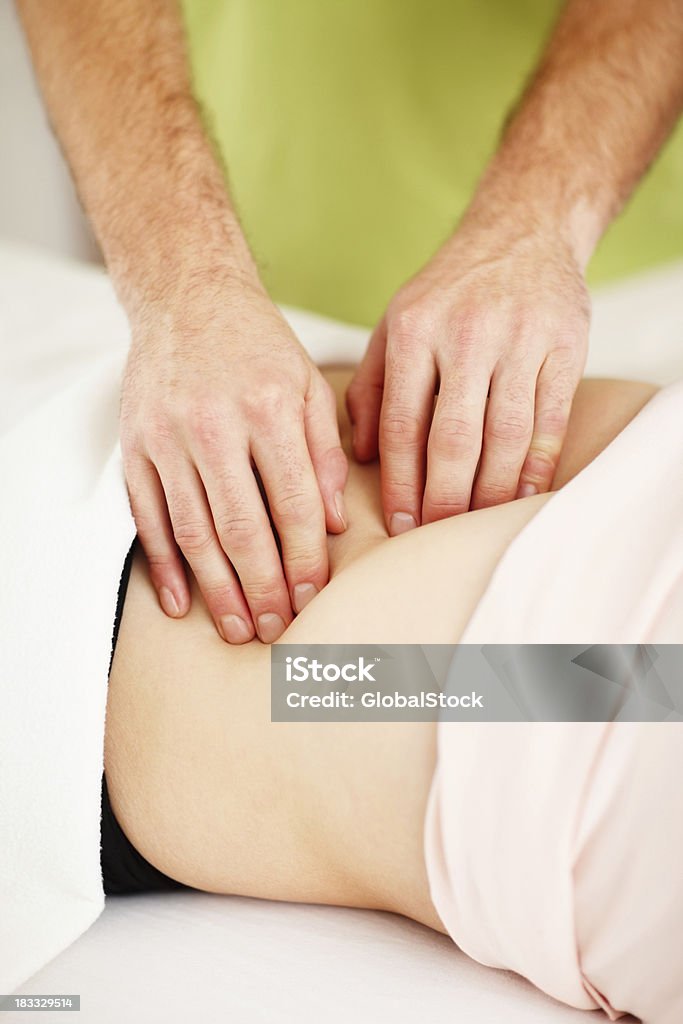 Terapia de masajes - Foto de stock de Abdomen libre de derechos