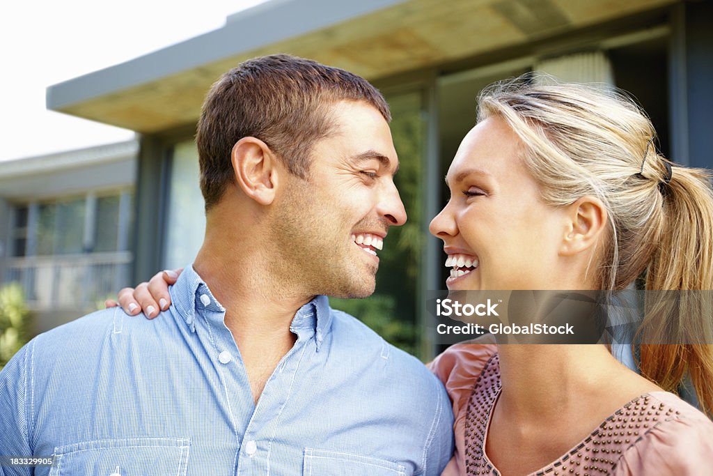 Alegre pareja - Foto de stock de Balcón libre de derechos