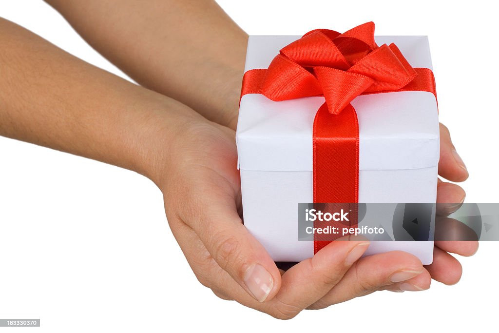 Weibliche Hand holding Geschenk-box - Lizenzfrei Geschenk Stock-Foto