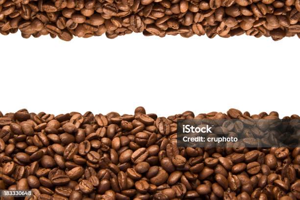 Otwórz Ramki Wykonane Z Palonych Ziaren Kawy Na Białym Tle - zdjęcia stockowe i więcej obrazów Bez ludzi