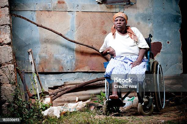 Xhosa Kobieta W Wózek Inwalidzki - zdjęcia stockowe i więcej obrazów Afryka - Afryka, Afrykanin, Wózek inwalidzki