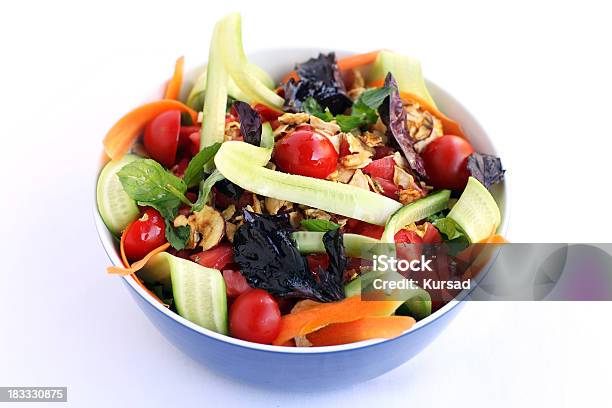 Ensalada Foto de stock y más banco de imágenes de Alimento - Alimento, Belleza, Comida sana