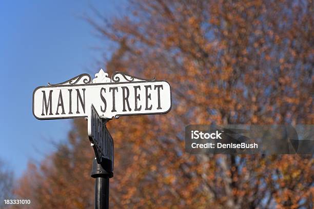 Main Street の標識 - スモールタウンアメリカのストックフォトや画像を多数ご用意 - スモールタウンアメリカ, 道路標識, メインストリート