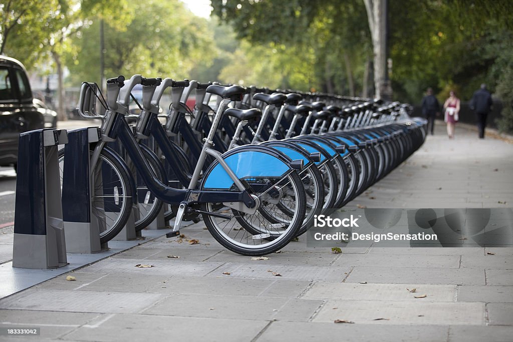 ロンドンの自転車レンタルスキームドッキングステーション（XXXL - Santander Cyclesのロイヤリティフリーストックフォト