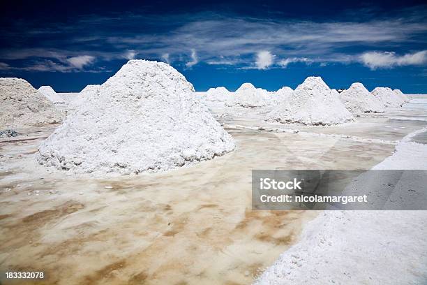 Minas De Sal De Salar De Uyuni Bolívia - Fotografias de stock e mais imagens de Amontoar - Amontoar, América do Sul, As Américas