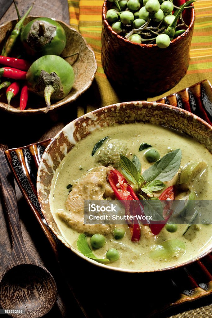 El Curry verde tailandés con pollo - Foto de stock de A la moda libre de derechos