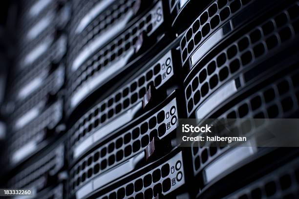 I Server Di Un Data Center - Fotografie stock e altre immagini di Centro elaborazione dati - Centro elaborazione dati, Server di rete, Scompartimento di immagazzinaggio