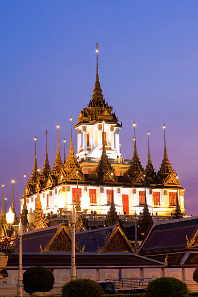 Wat Ratchasittaram 280+ Wat Ratchanatdaram Foto stock, immagini e fotografie royalty-free ...