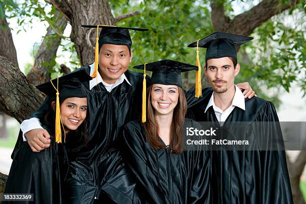 Absolventen Stockfoto und mehr Bilder von Akademischer Abschluss - Akademischer Abschluss, Asiatischer und Indischer Abstammung, Bildung