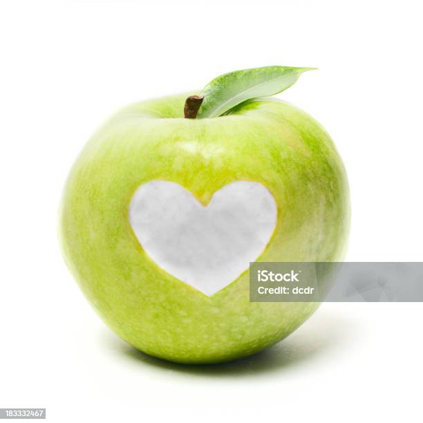 Mela Verde Con Il Simbolo Del Cuore - Fotografie stock e altre immagini di Alimentazione sana - Alimentazione sana, Amore, Bianco