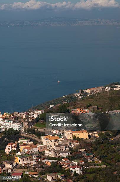 Massa Lubrense Viewpoin San Cataldocosta Sorrentina - Fotografie stock e altre immagini di Albero