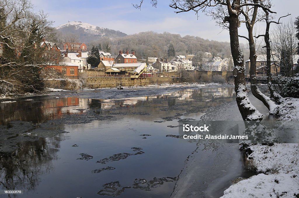 Il fiume Dee e stazione di Llangollen - Foto stock royalty-free di Llangollen