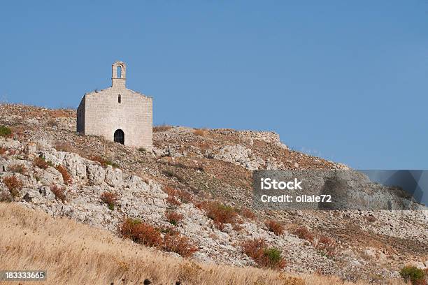 Abandonado Christian Church Apuliaitalia Foto de stock y más banco de imágenes de Abandonado - Abandonado, Arquitectura exterior, Azul