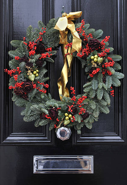 istock Holiday Door 183333887