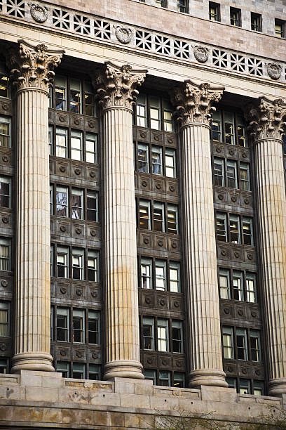 istock Building Pillars Architecture on Chicago's City Hall 183335424