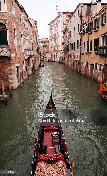 Gondala En Venecia Italia Foto de stock y más banco de imágenes de Agua - Agua, Agua potable, Antiguo