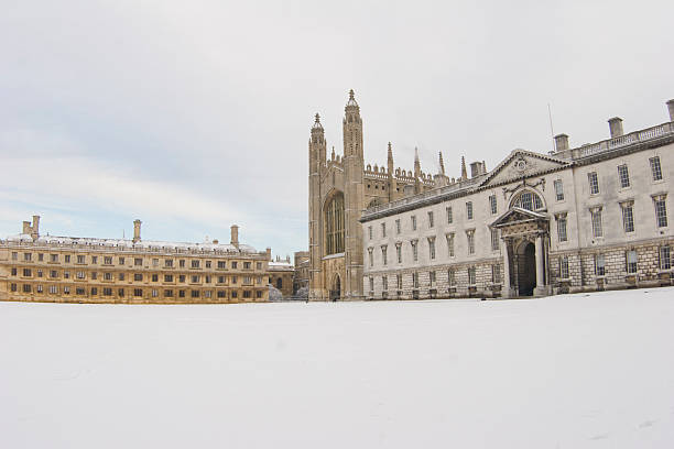 istock Kings College in the snow 183336312