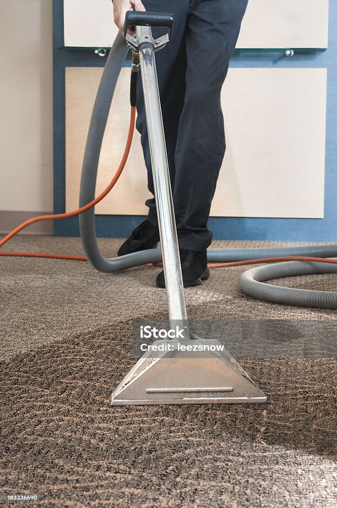 Profesional limpiador de alfombras - Foto de stock de Limpiar libre de derechos