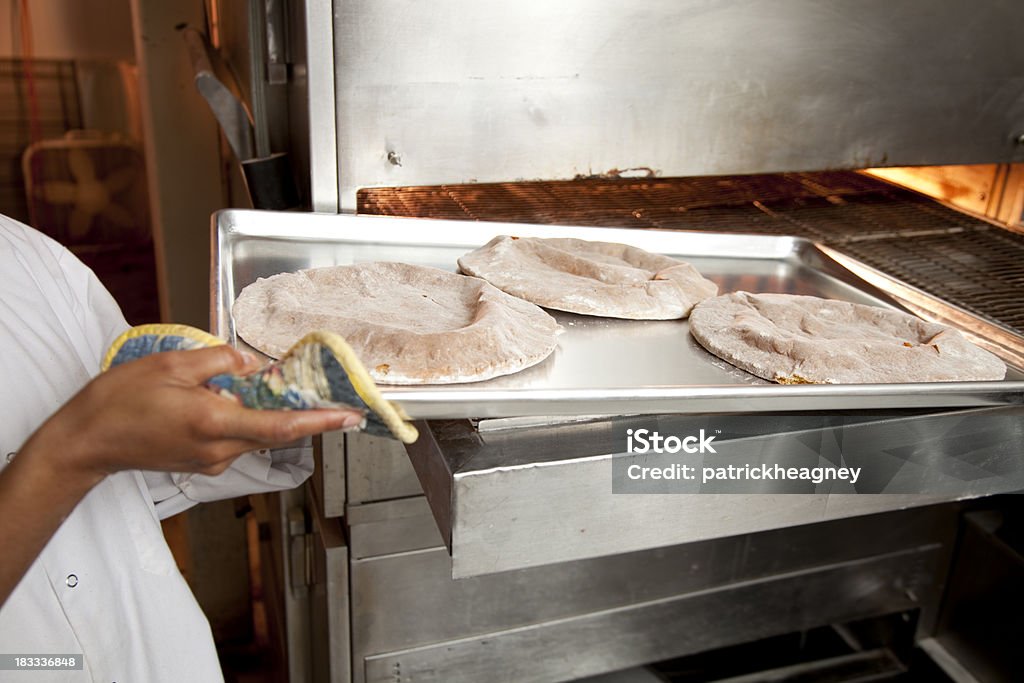 Cucinare il pane - Foto stock royalty-free di Alimentazione sana