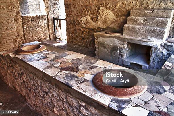 Antica Fast Food - Fotografie stock e altre immagini di Fast Food - Ristorante - Fast Food - Ristorante, Pompei, Ambientazione interna