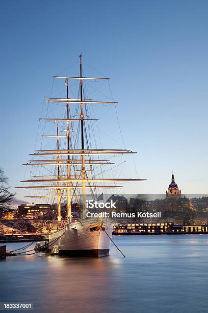 Estocolmo Por Noite - Fotografias de stock e mais imagens de Cidade - Cidade, Suécia, Ao Ar Livre