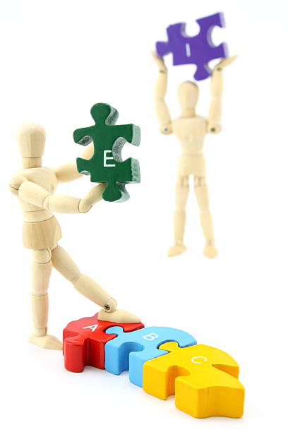 puzzle arbeiter - figurine puzzle people business stock-fotos und bilder