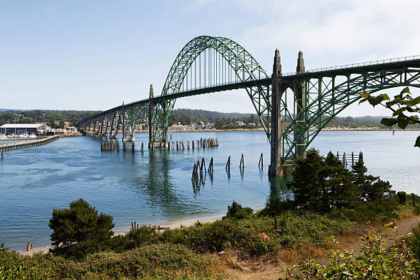 ponte de newport - newport oregon imagens e fotografias de stock