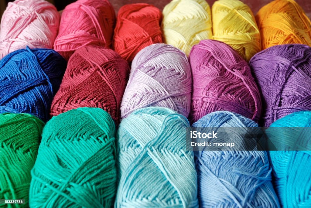 Bolas coloridas Fibra de algodón - Foto de stock de Algodón - Textil libre de derechos