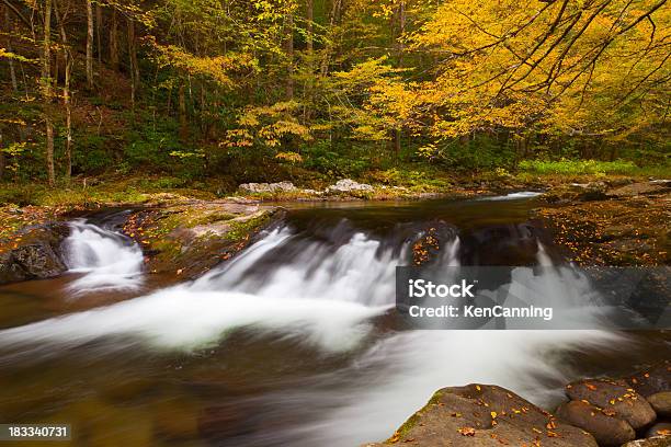 Montaña Otoño Corriente Foto de stock y más banco de imágenes de Fotografía - Imágenes - Fotografía - Imágenes, Little River - Tennessee, Parque nacional Great Smoky Mountains