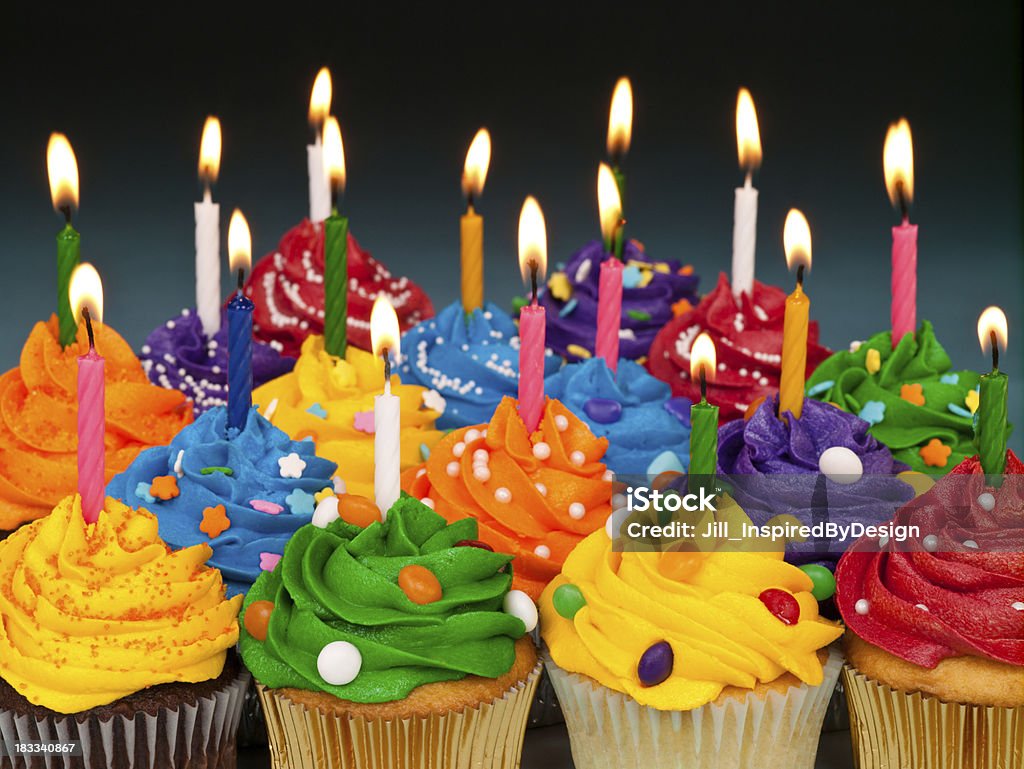 Vielen bunt Geburtstag cupcakes - Lizenzfrei Cupcake Stock-Foto