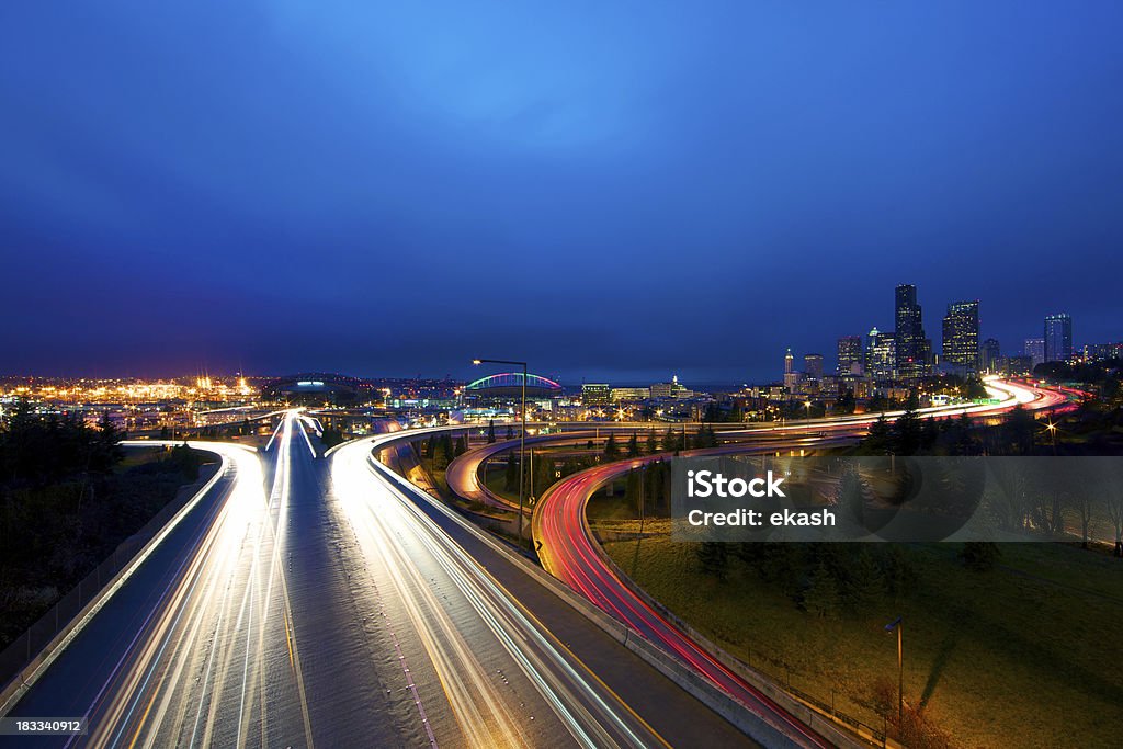 Hora do Rush tráfego em Seattle - Foto de stock de Arranha-céu royalty-free