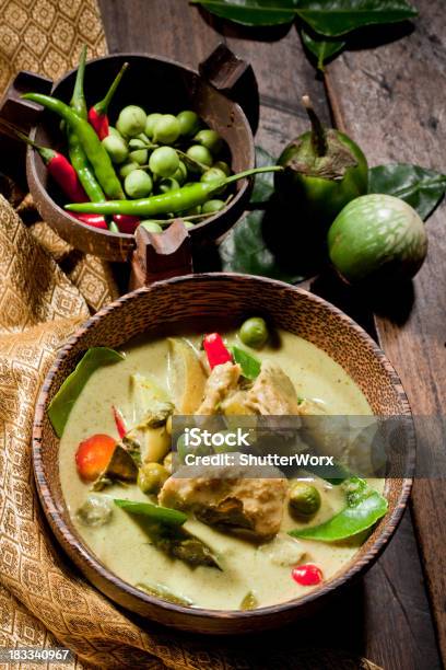 タイ風チキンのグリーンカレー - 鶏肉のストックフォトや画像を多数ご用意 - 鶏肉, レモン, グリーンカレー