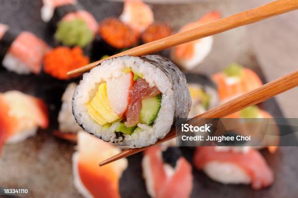 Futomaki Sushi - Fotografie stock e altre immagini di Sushi - Sushi, Bacchette cinesi, Sushi Nori